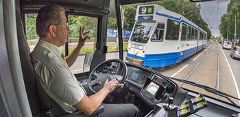 GVB plaatst pinapparaten in tram en bus