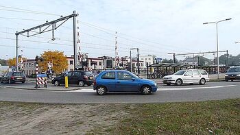 Overwegbomen later dicht bij tragere trein