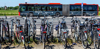 Fiets maakt van bushalte vervoerknoop