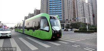 Railloze tram getest in Zhuzhou, China