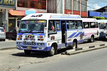 Een busrit in Paramaribo is een belevenis