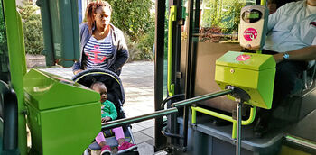 Tourniquets voor het eerst op de bus