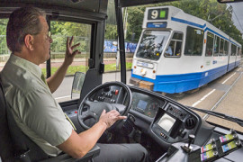GVB plaatst pinapparaten in tram en bus